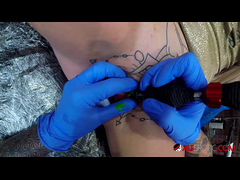 ❤️ Extremt tatuerade snyggingen Sully Savage fick en tatuering på sin klitoris ☑ Kvalitets porr at sv.pornpictureshq.ru ❌❤